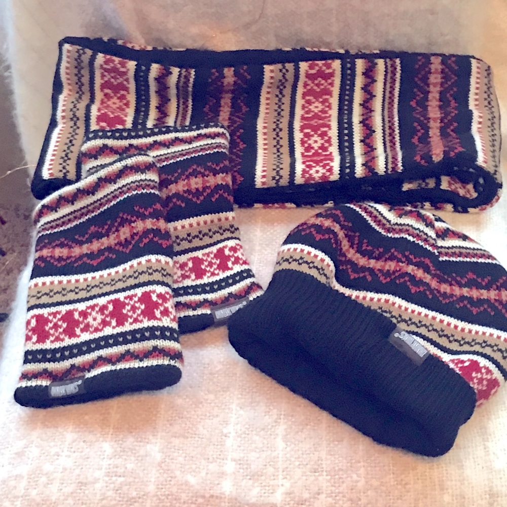 MUKLUKS One Size Like New Reversible black or multi colored